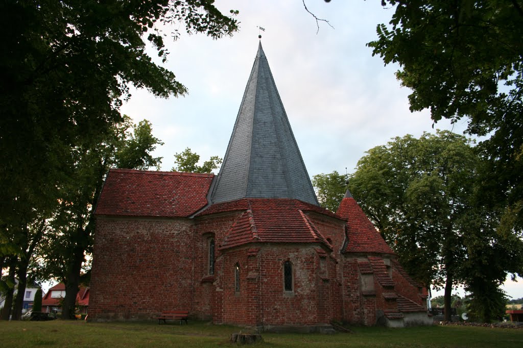 Ludorf Ritter Wipert von Morin ließ diese Kirche nach dem Vorbild der Grabeskirche Jerusalem erbauen, geweiht 1346 by ReinhardKlenke