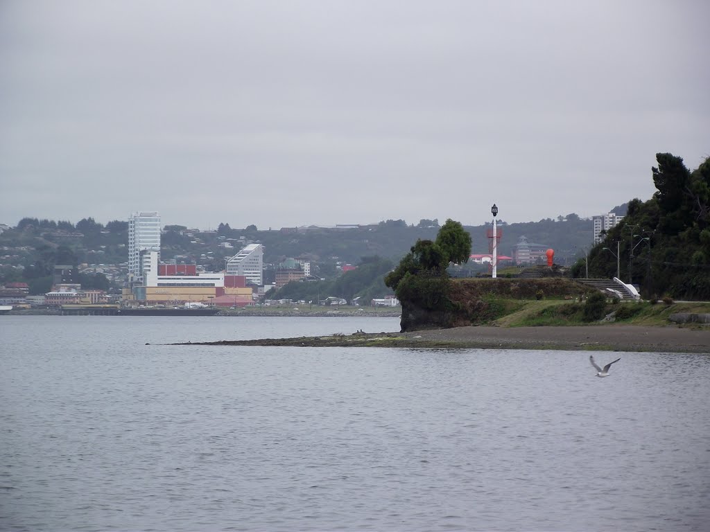 Vista al Centro de Puerto Montt by ferrofreddy