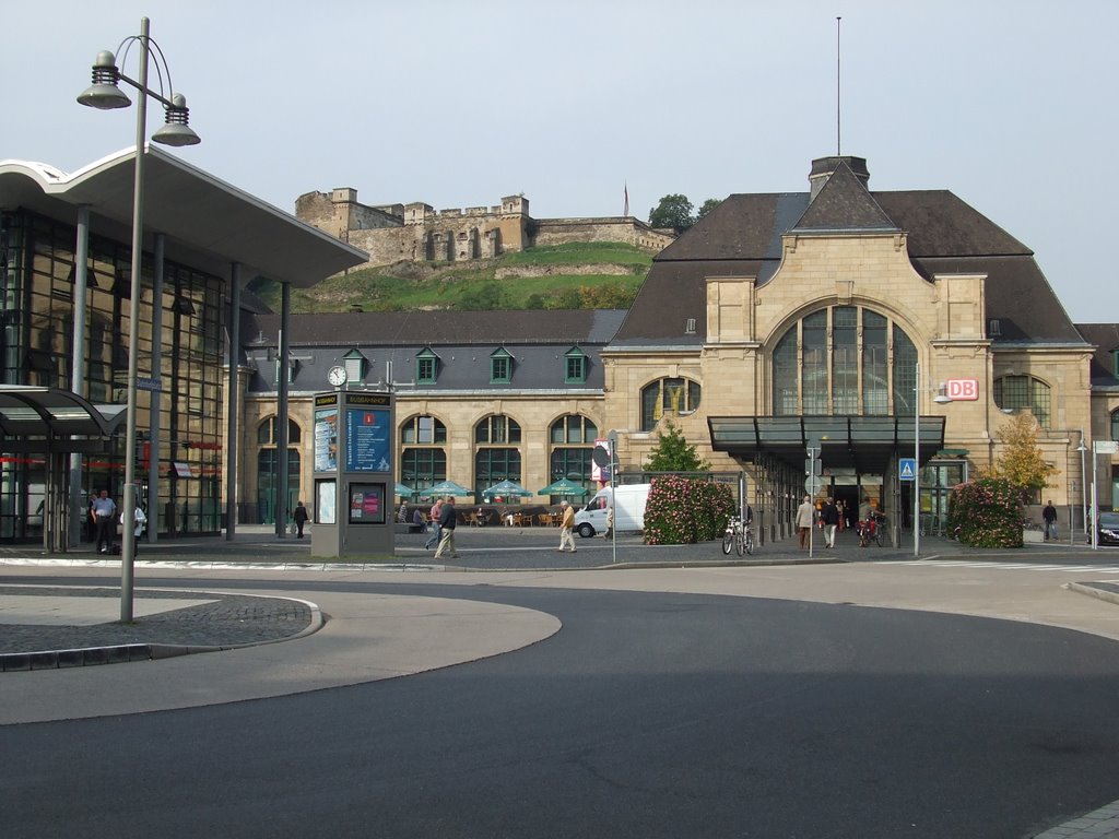 Koblenz Hauptbahnhof mit Fort Konstantin, September 2007 by macron79