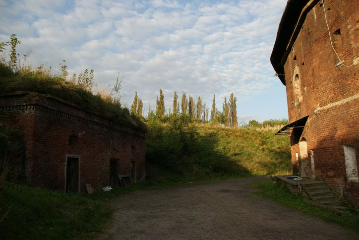 FORT LUNETA WARSZAWSKA by Łukasz Świetlik