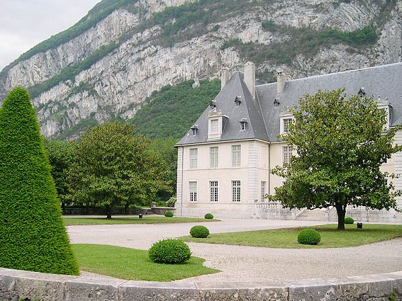 CHATEAU - www.mountain-is-good.com by www.mountain-is-good.com