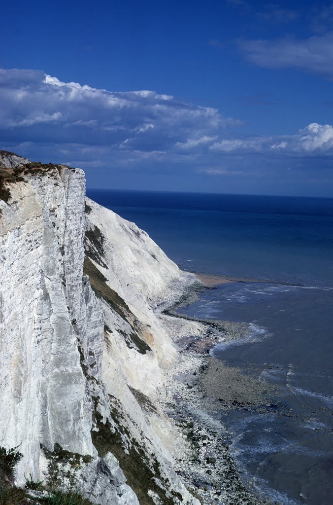 Landing in Great Britain by bongiorno