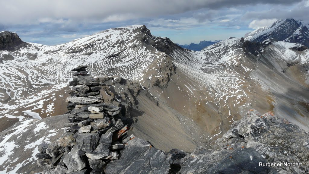 Von links nach rechts Rothorn 3103 müM. - Schwarzhorn 3005 müM. - Daubenhorn 2941 müM. by Burgener  Norbert