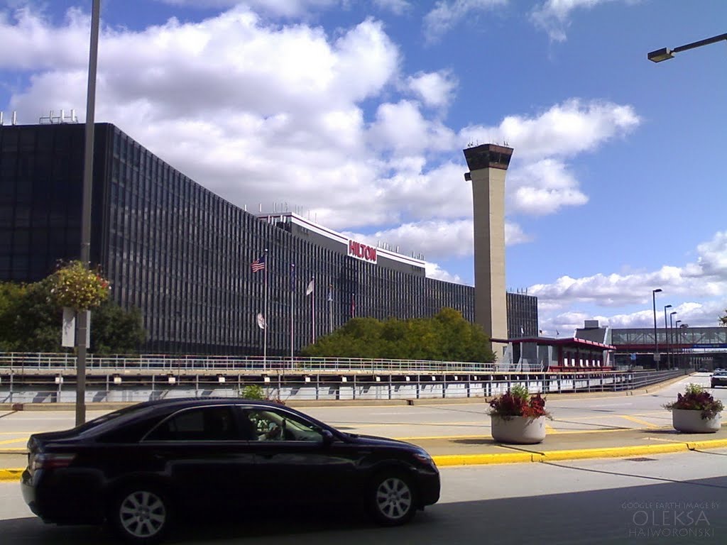 Hilton Hotel, Chicago O'Hare International Airport by Oleksa Haiworonski