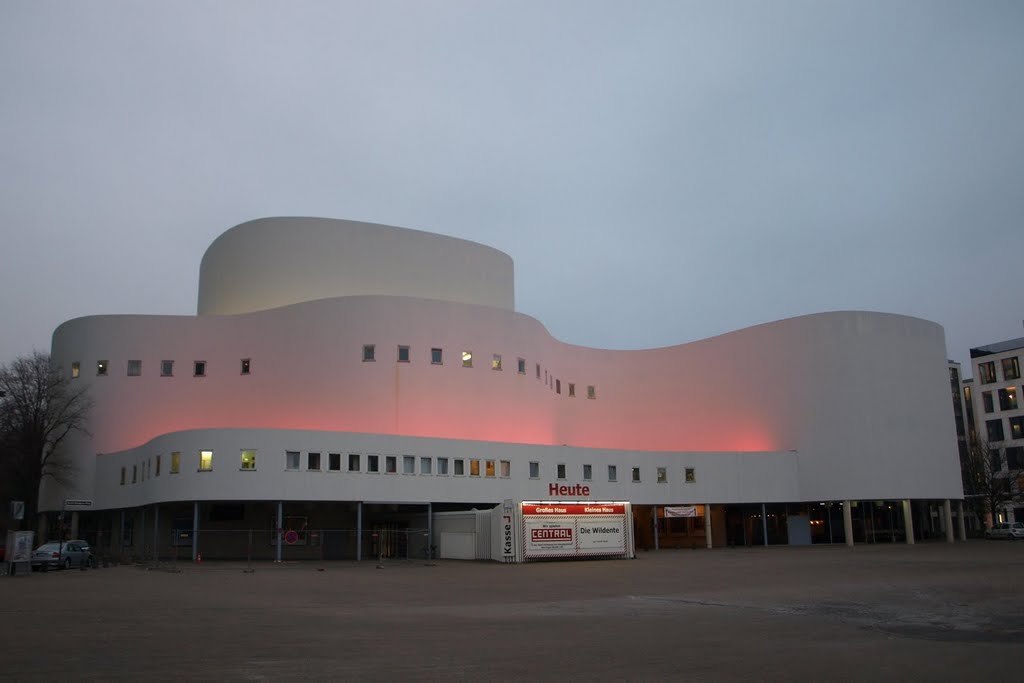 Düsseldorfer Schauspielhaus by Pavel Kacl