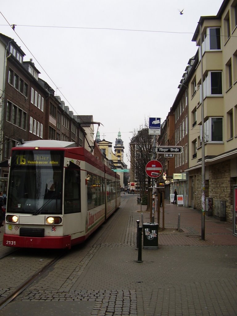 Tram in Düsseldorf by Waldo Gadellaa