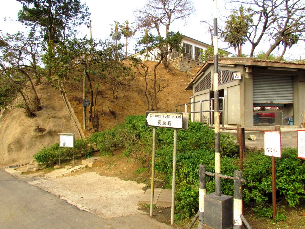 大埔道 長源路口, 沿此路往 下九龍水塘水壩. 此處是巴士石梨貝水塘站 81,72,86B by Percy Tai  漆園童