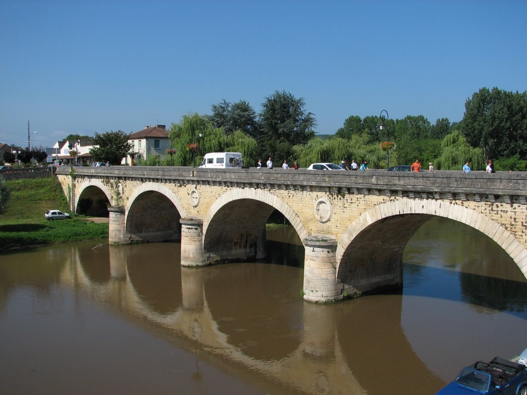 Le Bugue, Dordogne, France IMG_4078 by Maurice Lewton