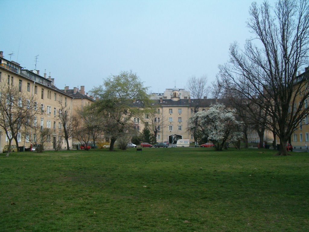 Pákozdi tér, Zugló by ucsendre