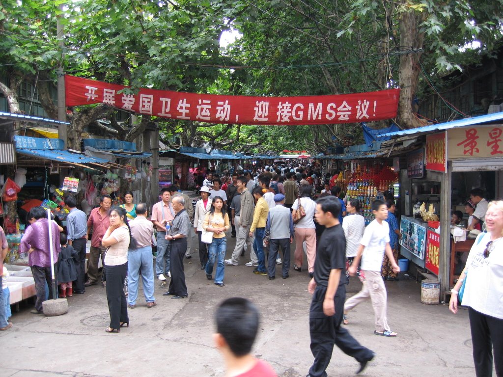 Kunming - Old city - Market by ardenne