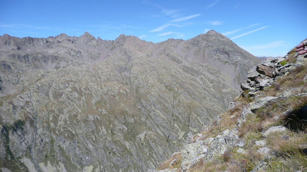 Vallone du San Bernolfo 3 - da sin. Cima di Malaterra, Les Chalanches, Cima del Corborant, Gendarme, Punta Gioffredo, Quota 2903 e Monte Larousa m. 2905. by giancamonty 42