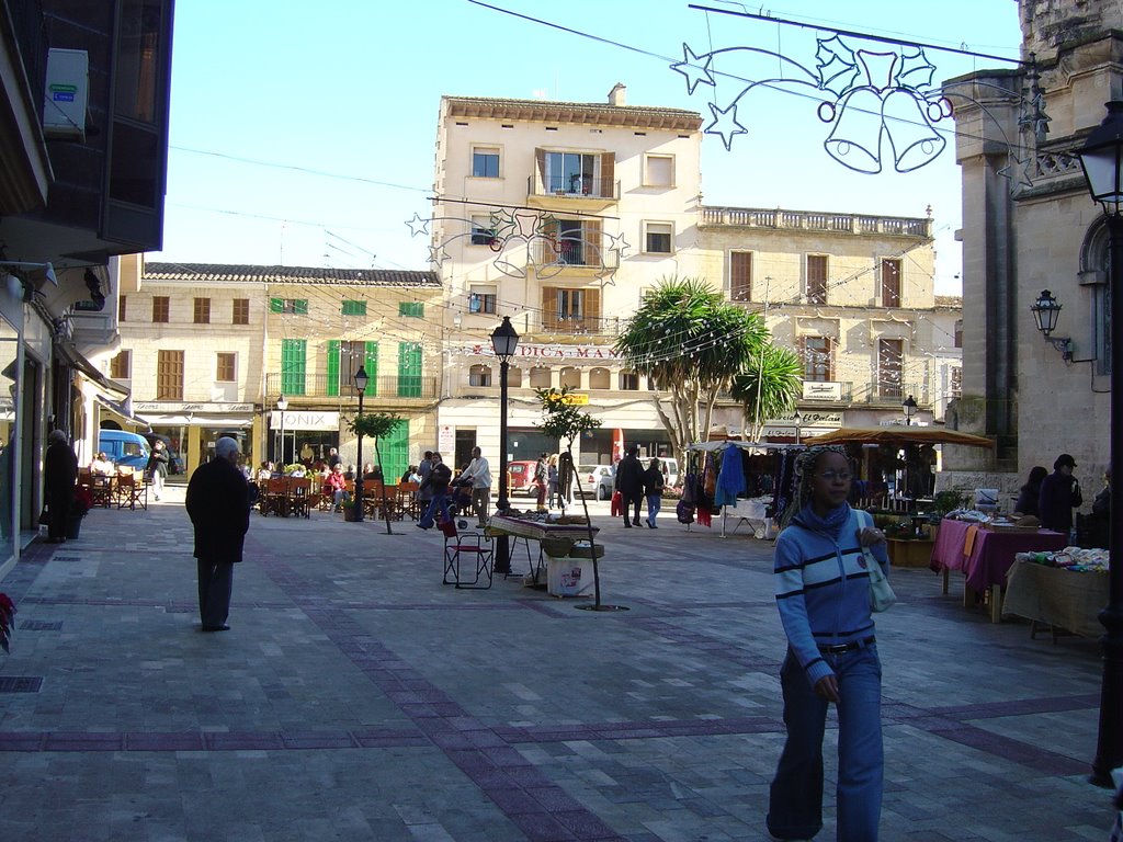 Manacor - Street scene by Joan Abenza