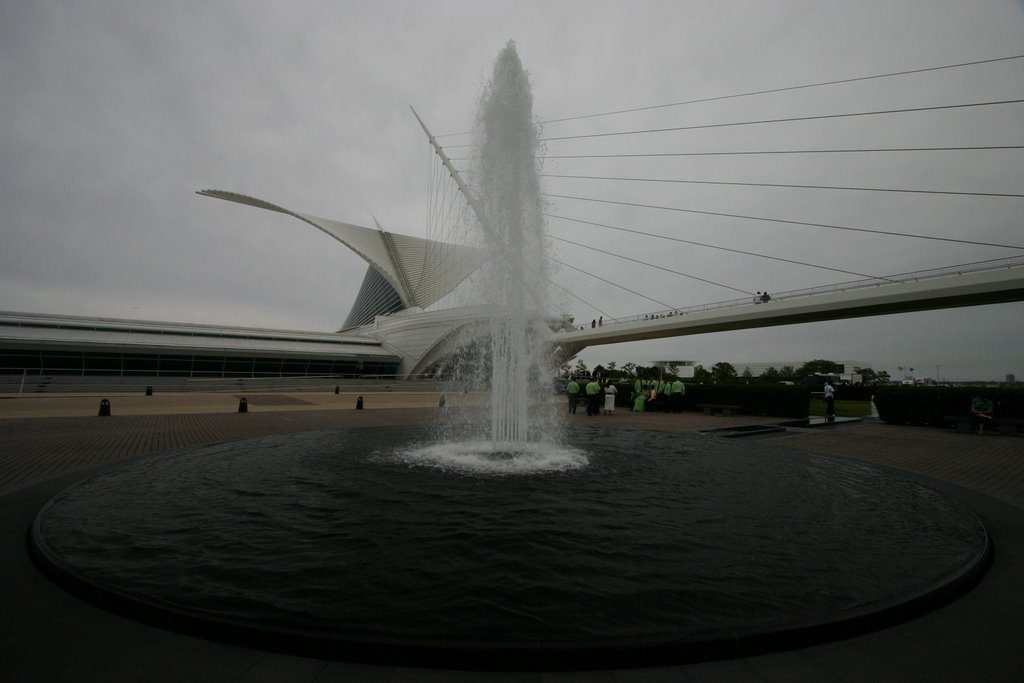 Milwaukee Art Museum by vkalathil