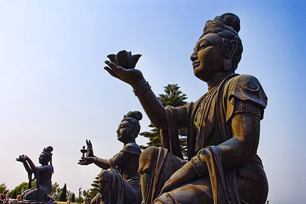 Goddesses at the Big Buddha by ballhead