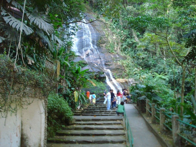 Cascada en Parque taunay by juan luis pestana