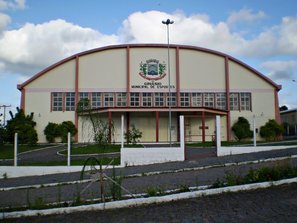 Ginásio Municipal de Esportes de Dom Feliciano by Aline Kazanovski