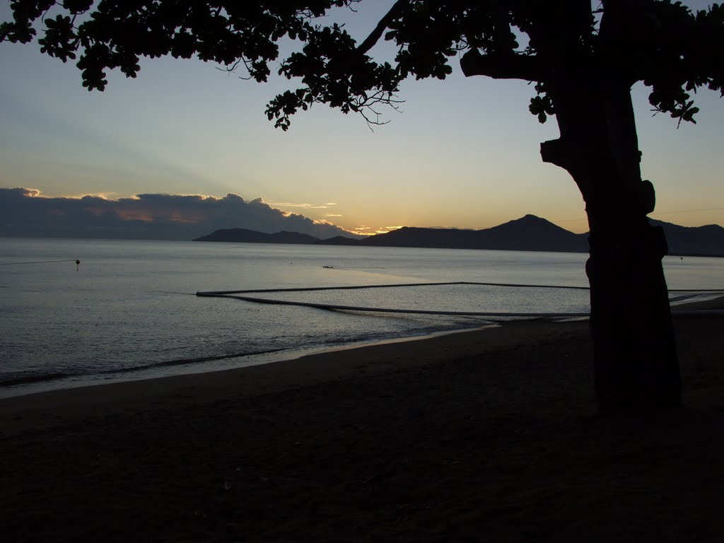 Sunrise 1, Holloways Beach, Qld. Australia by crazypapa