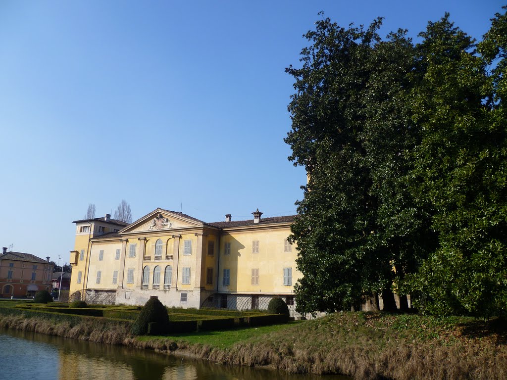 Torre de' Picenardi (Cremona) - Veduta della Villa Sommi Picenardi da via Torre Angiolini by leochiodojeans