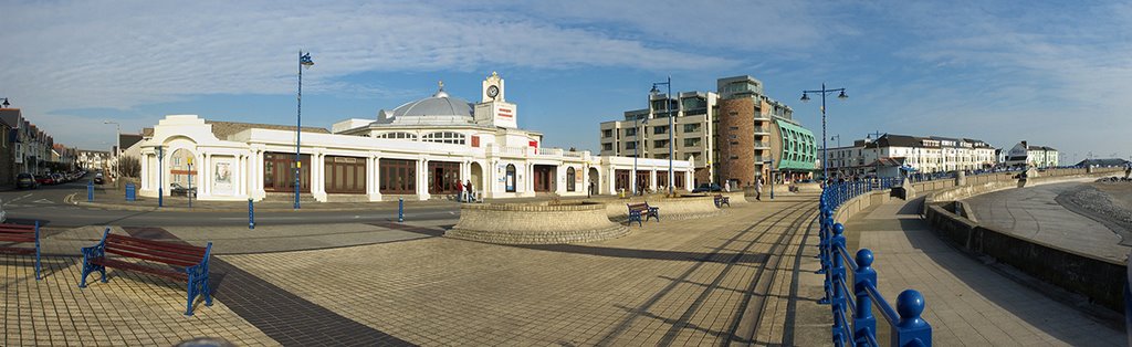 Porthcawl Esplanade by Richard Craze