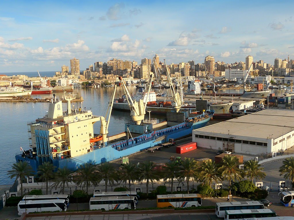 Egypte, le port dans la ville d'Alexandrie by Roger-11