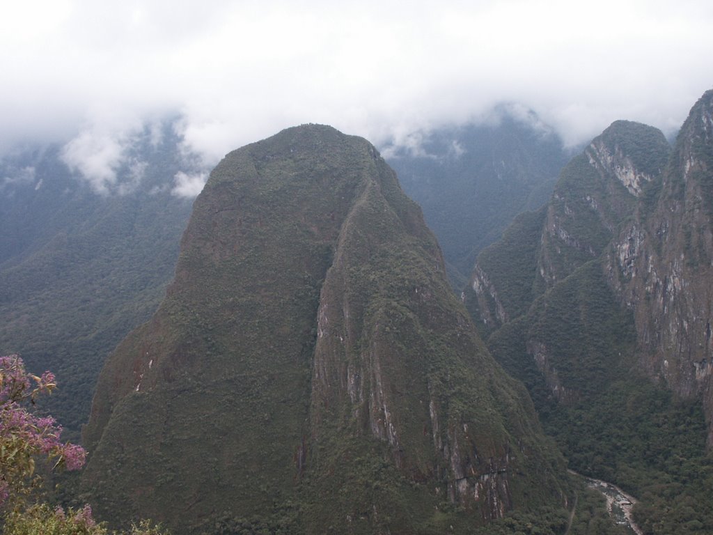 Machu Picchu ... la muntanya del davant ... no sé com es diu ... by Josep Fité