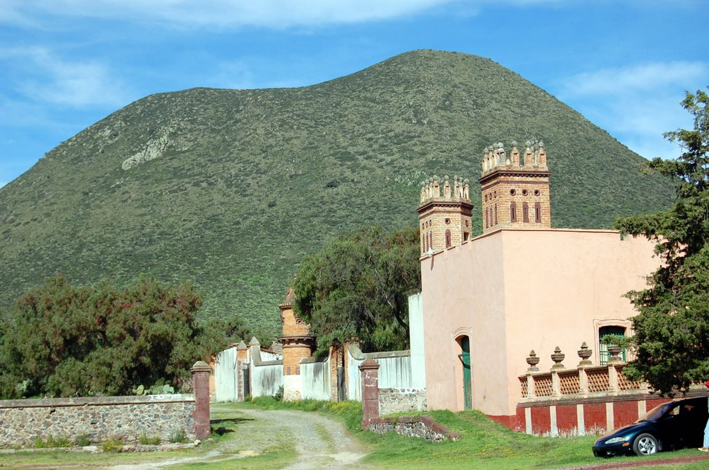 Hda Tecajete bajo el cerro by Jaime Santos P.