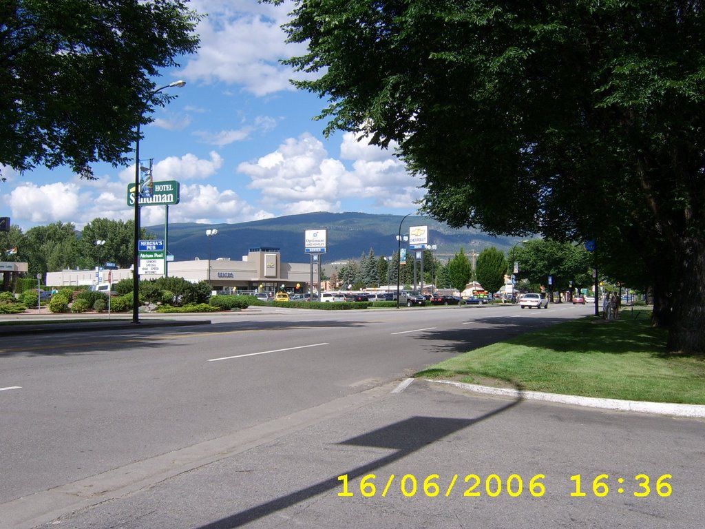 Looking toward Main Street, think this is Westminster Avenue by bobh809