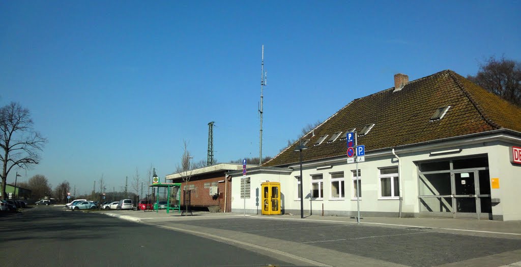 Bahnhof by Fotofitti