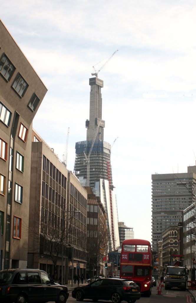 Giant Darlek looms over SE1 by keepclicking