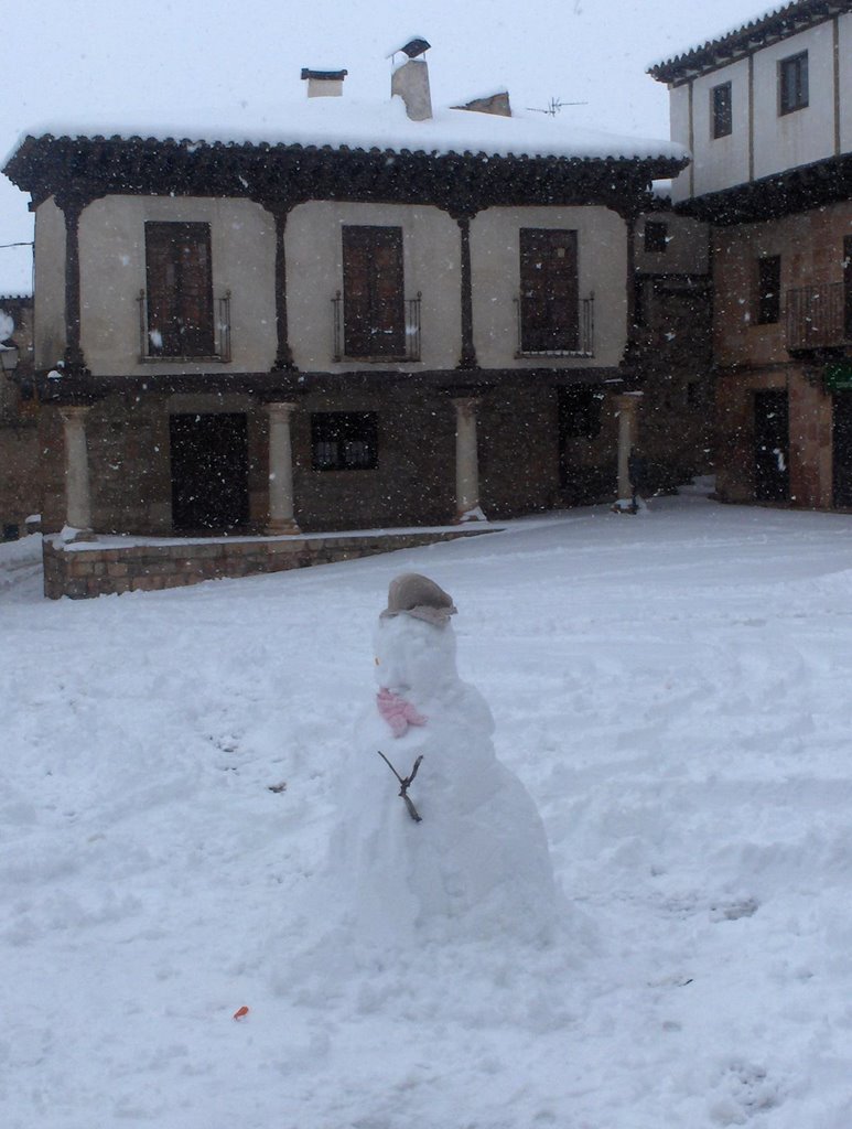 Muñeco de nieve en la Plaza de Arriba by Loranquismo