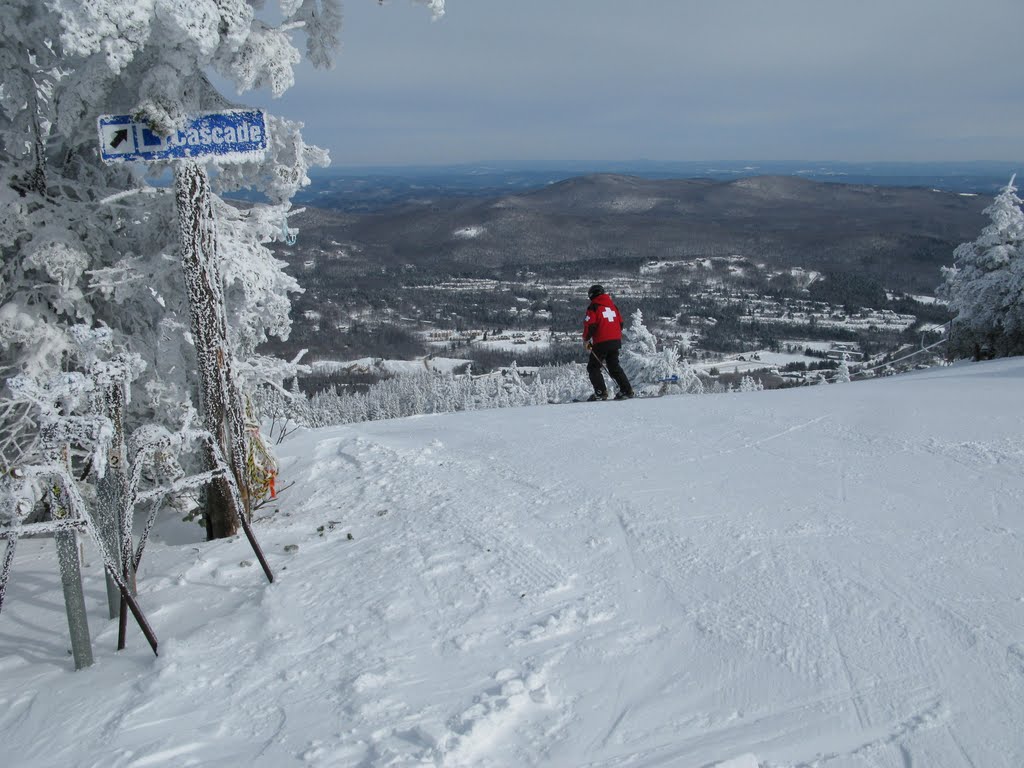 Skiing Mount Snow Vermont by henrydoherty