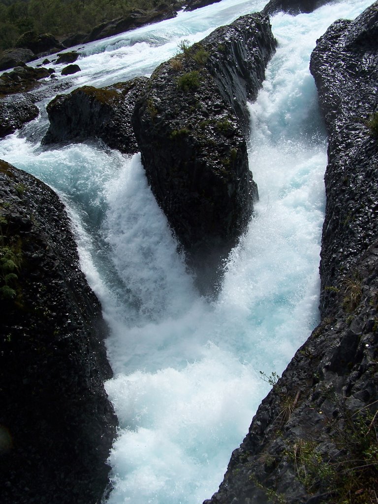 Saltos del Petrohue 1 by Renato Sepulveda