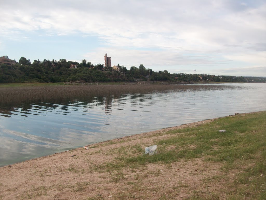 Lago San Roque.- (foto: Frank Boore).- by Frank Boore