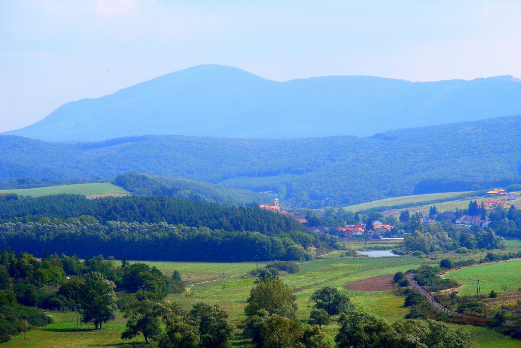 A Börzsöny hegyei a nógrádi várból by szürke