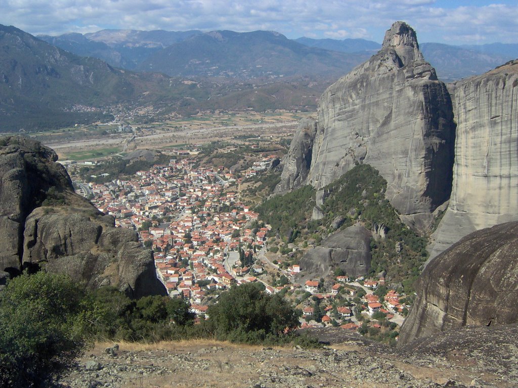 Kalambaka from St. Stefanos by janets