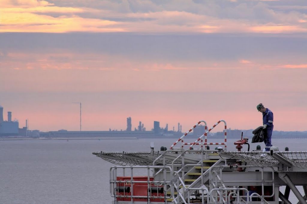 River Humber view 5 by Oddlegs