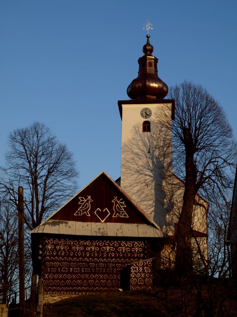 Čičmany - kostol + drevenička by < JOKO >