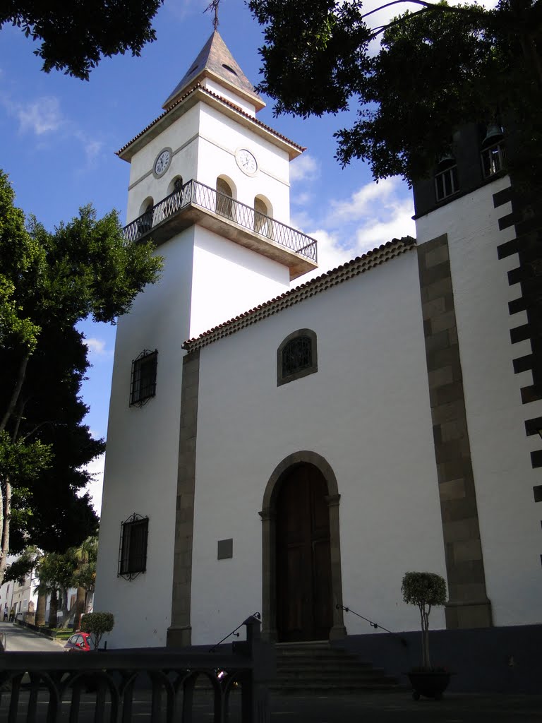 S. Miguel Kirche by Alo Feder