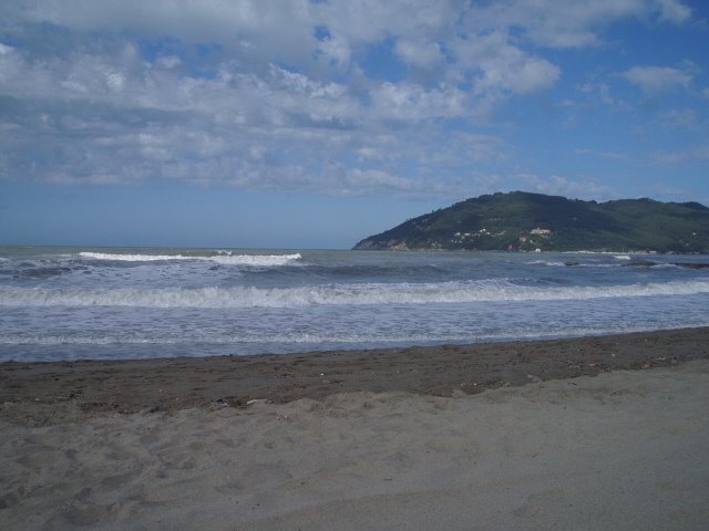 Marinella - Spiaggia libera Oasi by SarzanaForever