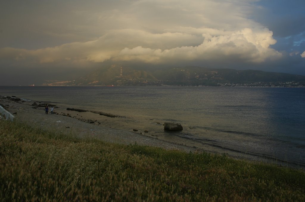 Lo stretto di Messina - Italy by Nicola e Pina in Sicilia