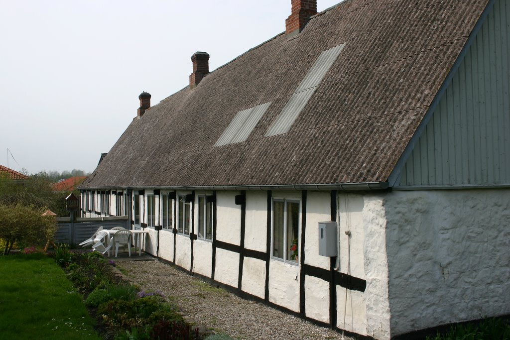 Old farm, Tranbjerg, 02.05.05 by Jesper Berling