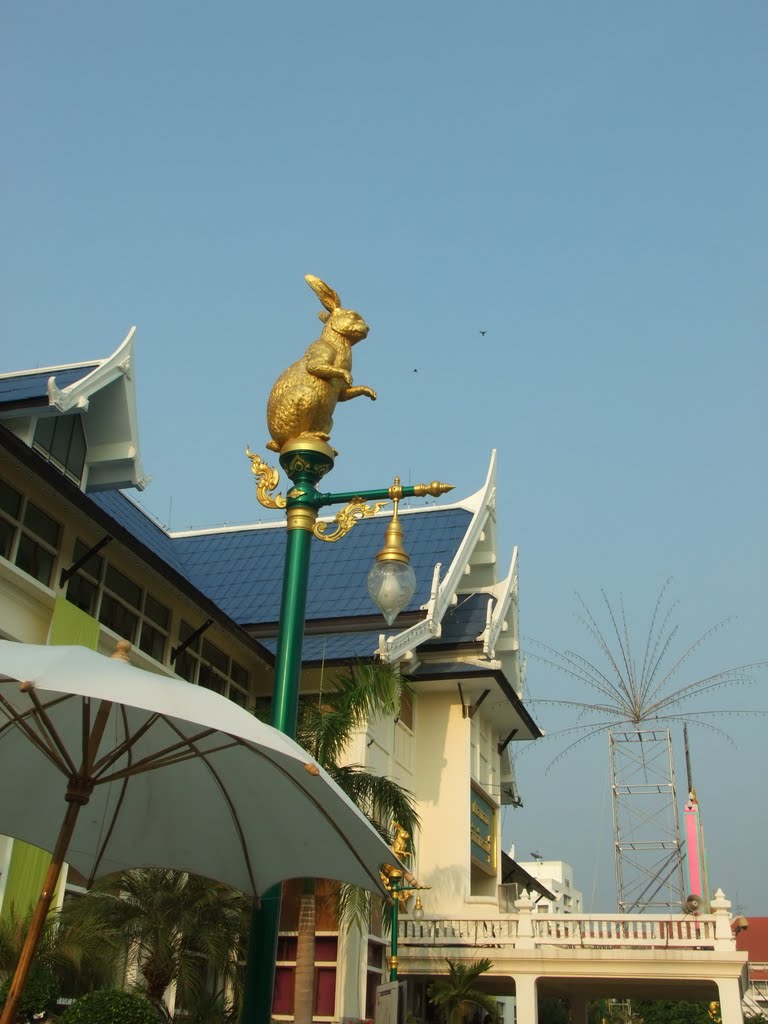 Ratchaburi's City Hall - ศาลากลางจังหวัดราชบุรี by Suchart Chantrawong