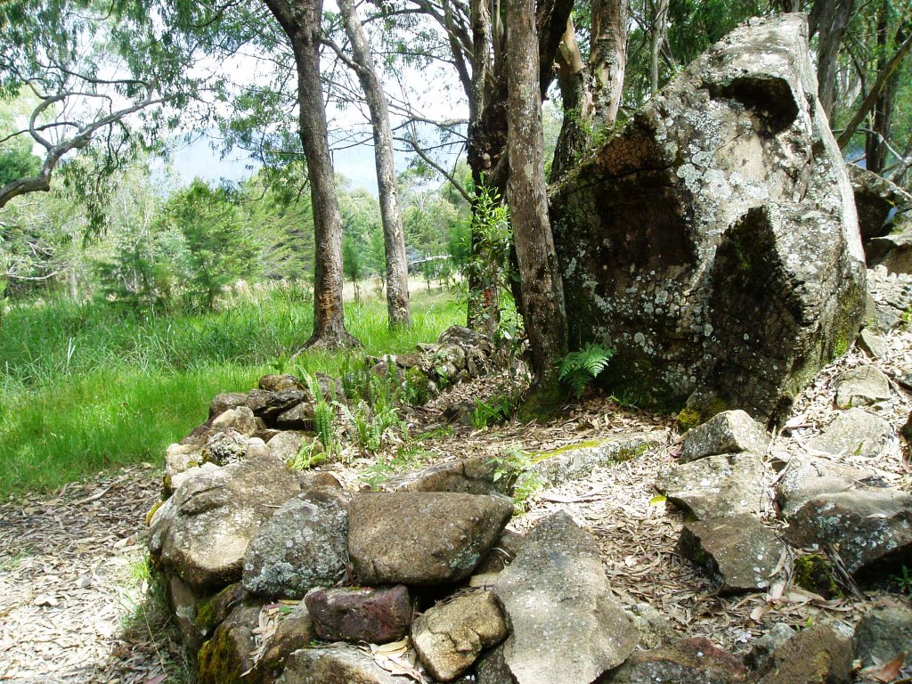 Monumento megalítico indígena by Ramon Eduardo Rodger…