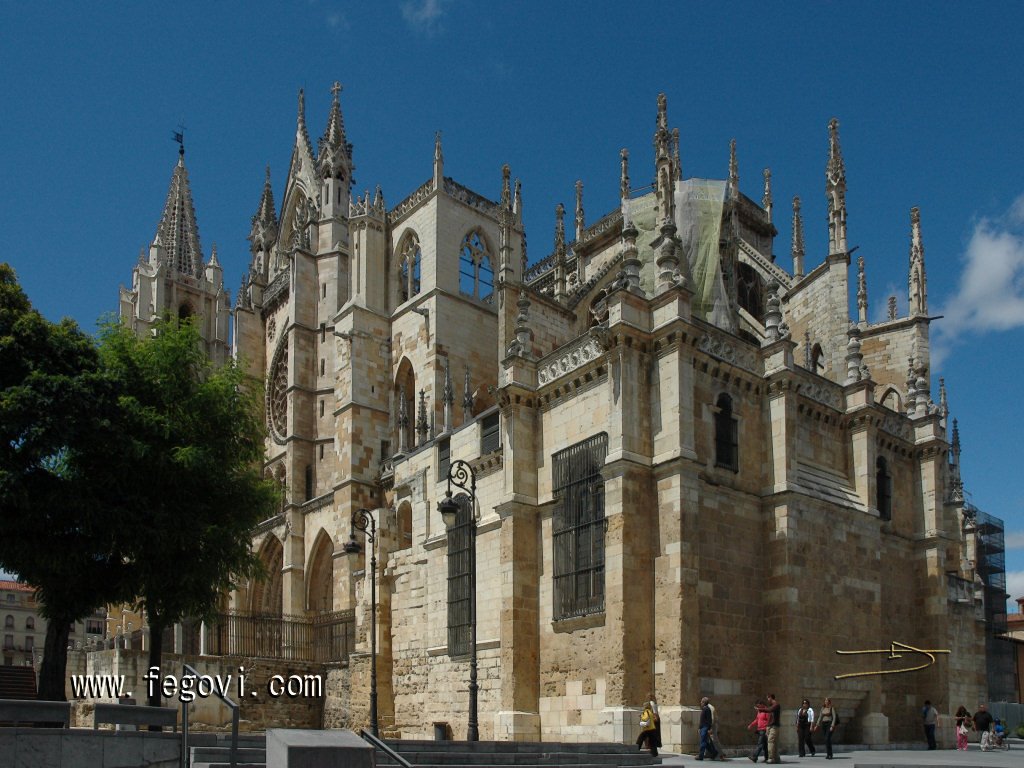 Trasera de la catedral by Fernando Gomez Viñar…