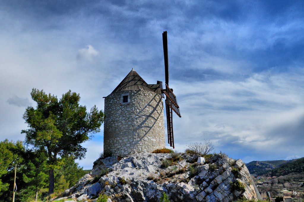 Le moulin by lou gré