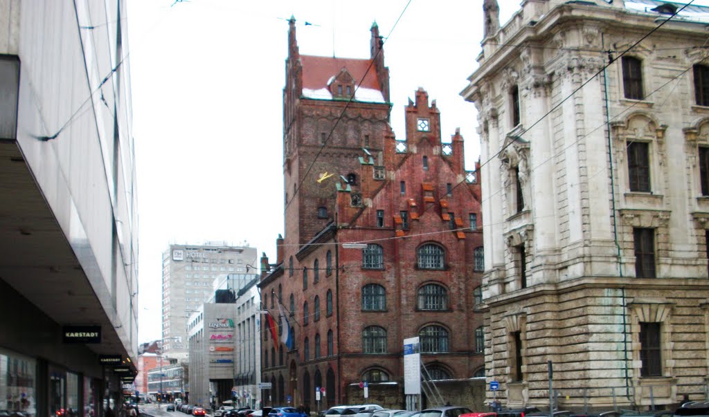 Bukuria arkitektonike ne Bahnhofplatz, München, Deutschland by KONTRATA.int (Facebook)