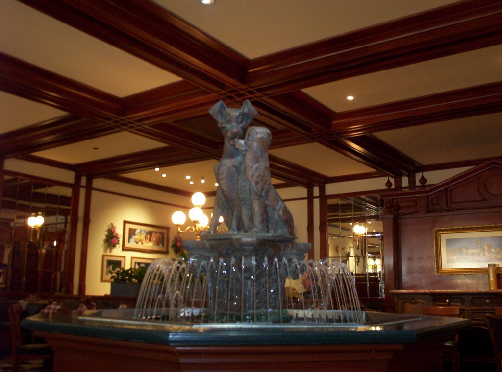 WDW - "MAGIC KINGDOM" - "TONY'S RESTAURANT" - LADY AND THE TRAMP FOUNTAIN by © LK Kelley