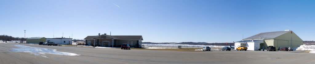 KMGJ Airport and Rick's Runway Cafe by Matthew Plante