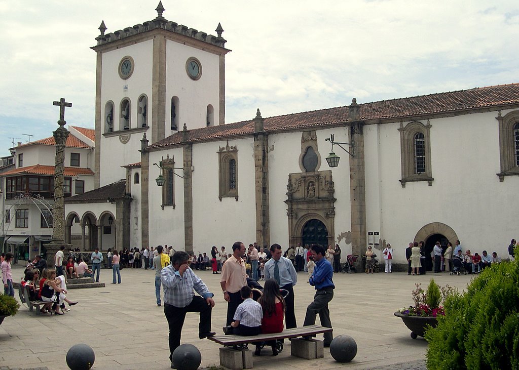 Praça da Sè in Bragança on Sunday by dbsfemino