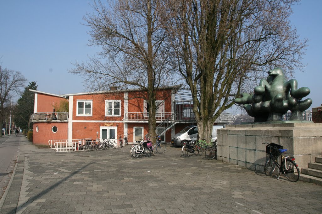 Botenhuis Nereus met kunst, Amsterdam. by Carl030nl